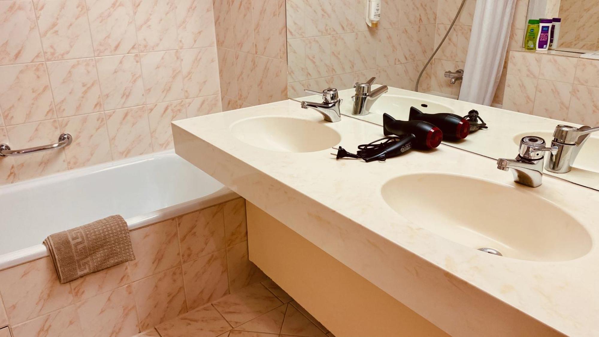 G&P Housing Apartments Mit Kueche & Balkon & Highspeed Internet- Comfort 阿尔滕斯泰希 外观 照片